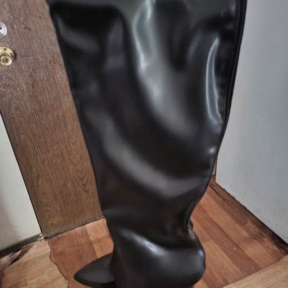 Boots - Picture 1 of 2